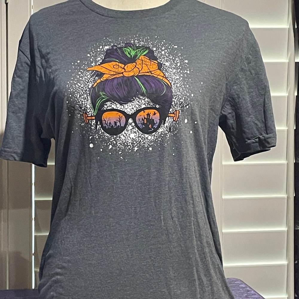 Halloween Graphic Tee with Sunglasses Design, size Medium